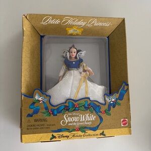 Disney Holiday Princess Collection Snow White Doll